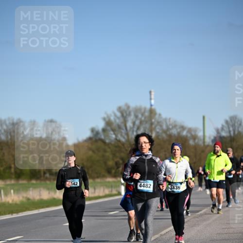 06.04.2025 - 44. Internationalen Wilhelmsburger Insellauf Dr. Thomas Lammeyer http://msf.ph/oto/7563885 06.04.2025 09:38:46 Laufen 342, 4482, 3439 meine-sportfotos.de