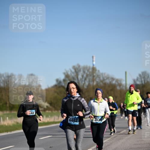 06.04.2025 - 44. Internationalen Wilhelmsburger Insellauf Dr. Thomas Lammeyer http://msf.ph/oto/7563905 06.04.2025 09:38:47 Laufen 42, 4482, 3439 meine-sportfotos.de