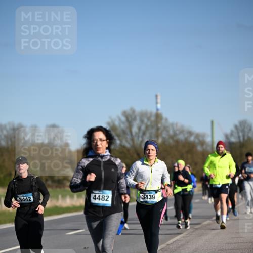 06.04.2025 - 44. Internationalen Wilhelmsburger Insellauf Dr. Thomas Lammeyer http://msf.ph/oto/7563921 06.04.2025 09:38:48 Laufen 3442, 4482, 3439 meine-sportfotos.de