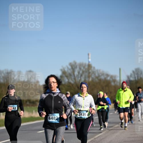 06.04.2025 - 44. Internationalen Wilhelmsburger Insellauf Dr. Thomas Lammeyer http://msf.ph/oto/7563925 06.04.2025 09:38:48 Laufen 42, 4482, 3439 meine-sportfotos.de