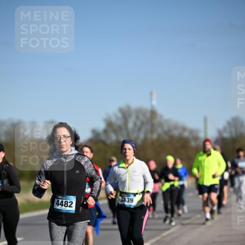 06.04.2025 - 44. Internationalen Wilhelmsburger Insellauf Dr. Thomas Lammeyer http://msf.ph/oto/7563936 06.04.2025 09:38:48 Laufen 4482, 3439 meine-sportfotos.de