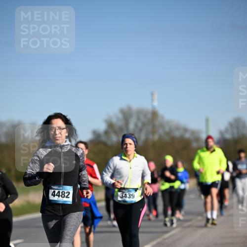 06.04.2025 - 44. Internationalen Wilhelmsburger Insellauf Dr. Thomas Lammeyer http://msf.ph/oto/7563940 06.04.2025 09:38:48 Laufen 4482, 3439 meine-sportfotos.de