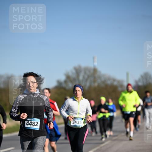 06.04.2025 - 44. Internationalen Wilhelmsburger Insellauf Dr. Thomas Lammeyer http://msf.ph/oto/7563943 06.04.2025 09:38:49 Laufen 4482, 3439 meine-sportfotos.de