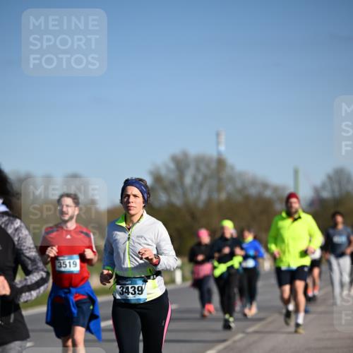 06.04.2025 - 44. Internationalen Wilhelmsburger Insellauf Dr. Thomas Lammeyer http://msf.ph/oto/7563958 06.04.2025 09:38:49 Laufen 3519, 3439 meine-sportfotos.de