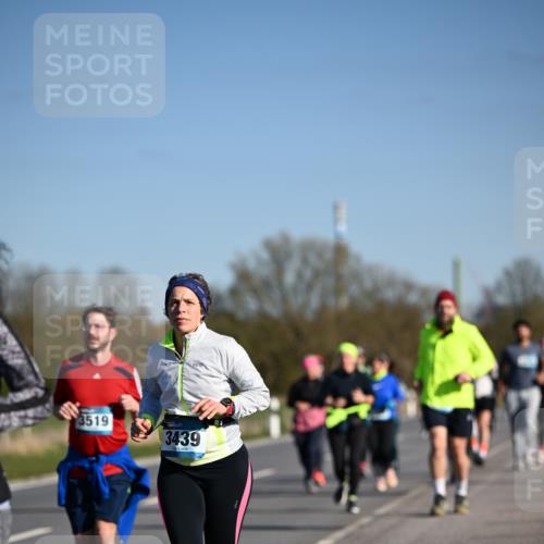 06.04.2025 - 44. Internationalen Wilhelmsburger Insellauf Dr. Thomas Lammeyer http://msf.ph/oto/7563962 06.04.2025 09:38:50 Laufen 3519, 3439 meine-sportfotos.de