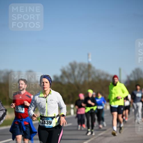 06.04.2025 - 44. Internationalen Wilhelmsburger Insellauf Dr. Thomas Lammeyer http://msf.ph/oto/7563966 06.04.2025 09:38:50 Laufen 3519, 3439 meine-sportfotos.de