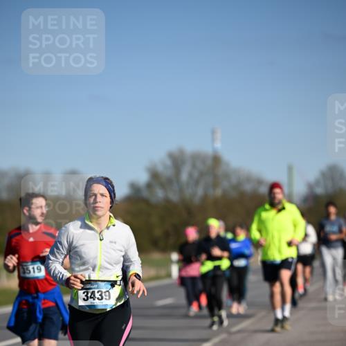 06.04.2025 - 44. Internationalen Wilhelmsburger Insellauf Dr. Thomas Lammeyer http://msf.ph/oto/7563974 06.04.2025 09:38:50 Laufen 3519, 3439 meine-sportfotos.de