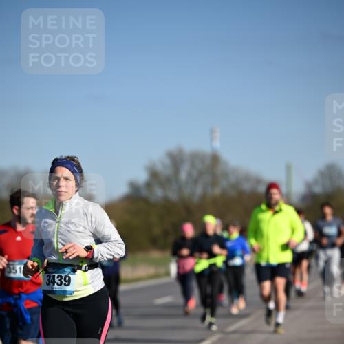 06.04.2025 - 44. Internationalen Wilhelmsburger Insellauf Dr. Thomas Lammeyer http://msf.ph/oto/7563982 06.04.2025 09:38:50 Laufen 3439 meine-sportfotos.de