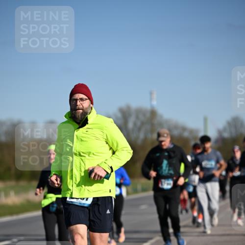 06.04.2025 - 44. Internationalen Wilhelmsburger Insellauf Dr. Thomas Lammeyer http://msf.ph/oto/7564050 06.04.2025 09:38:55 Laufen  meine-sportfotos.de
