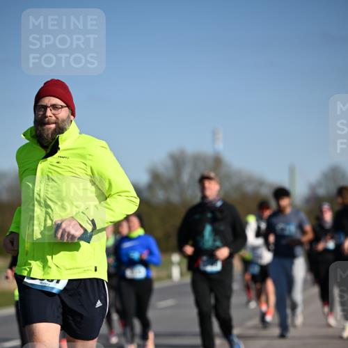 06.04.2025 - 44. Internationalen Wilhelmsburger Insellauf Dr. Thomas Lammeyer http://msf.ph/oto/7564068 06.04.2025 09:38:55 Laufen 4 meine-sportfotos.de