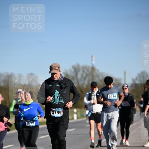 06.04.2025 - 44. Internationalen Wilhelmsburger Insellauf Dr. Thomas Lammeyer http://msf.ph/oto/7564098 06.04.2025 09:38:57 Laufen 323, 3799, 5014 meine-sportfotos.de