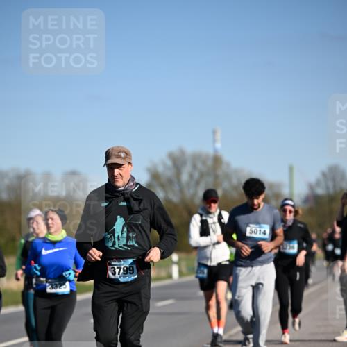 06.04.2025 - 44. Internationalen Wilhelmsburger Insellauf Dr. Thomas Lammeyer http://msf.ph/oto/7564102 06.04.2025 09:38:57 Laufen 3325, 3799, 5014 meine-sportfotos.de