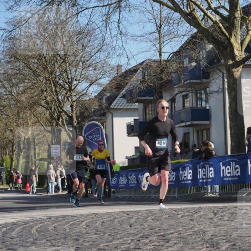 06.04.2025 - 44. Internationalen Wilhelmsburger Insellauf Luisa Fischer http://msf.ph/oto/7564118 06.04.2025 10:35:30 Ziel 4216, 4312, 4396 meine-sportfotos.de