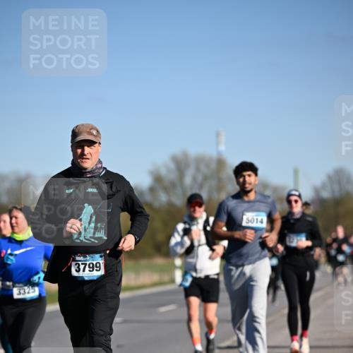06.04.2025 - 44. Internationalen Wilhelmsburger Insellauf Dr. Thomas Lammeyer http://msf.ph/oto/7564119 06.04.2025 09:38:58 Laufen 3325, 3799, 5014 meine-sportfotos.de