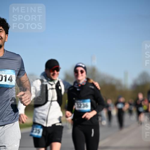 06.04.2025 - 44. Internationalen Wilhelmsburger Insellauf Dr. Thomas Lammeyer http://msf.ph/oto/7564212 06.04.2025 09:39:01 Laufen 014, 235, 1236 meine-sportfotos.de