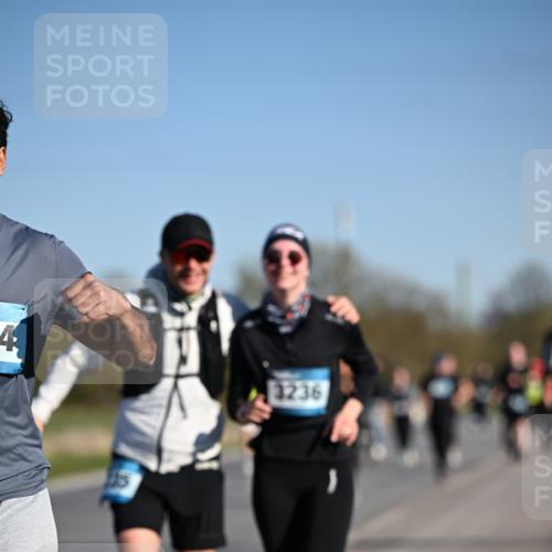 06.04.2025 - 44. Internationalen Wilhelmsburger Insellauf Dr. Thomas Lammeyer http://msf.ph/oto/7564217 06.04.2025 09:39:01 Laufen 4, 3236 meine-sportfotos.de