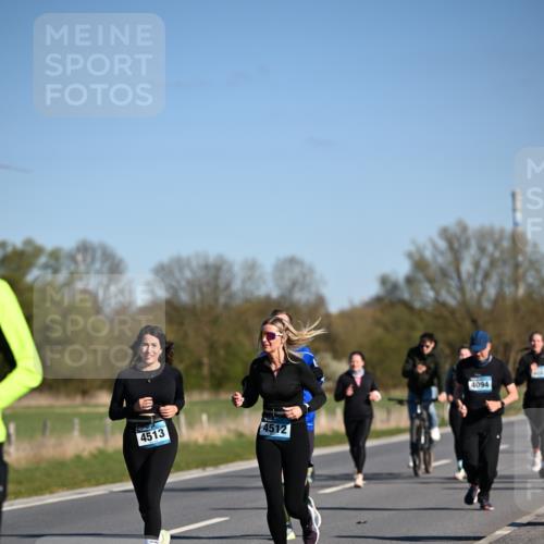06.04.2025 - 44. Internationalen Wilhelmsburger Insellauf Dr. Thomas Lammeyer http://msf.ph/oto/7564283 06.04.2025 09:39:07 Laufen 4513, 4512, 4094 meine-sportfotos.de