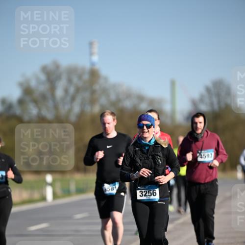 06.04.2025 - 44. Internationalen Wilhelmsburger Insellauf Dr. Thomas Lammeyer http://msf.ph/oto/7564307 06.04.2025 09:39:12 Laufen 358, 3256, 4597 meine-sportfotos.de