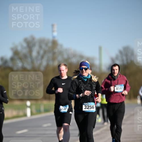 06.04.2025 - 44. Internationalen Wilhelmsburger Insellauf Dr. Thomas Lammeyer http://msf.ph/oto/7564312 06.04.2025 09:39:12 Laufen 358, 3256, 4597 meine-sportfotos.de