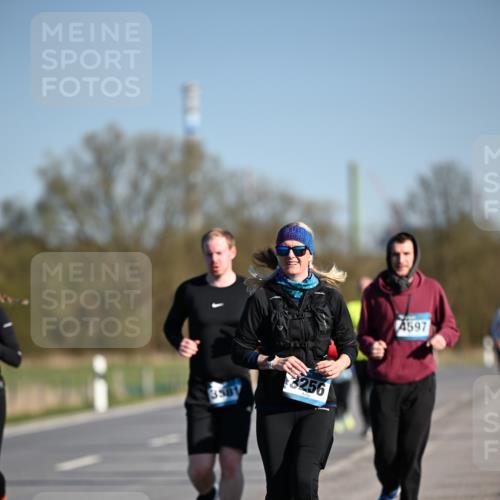 06.04.2025 - 44. Internationalen Wilhelmsburger Insellauf Dr. Thomas Lammeyer http://msf.ph/oto/7564314 06.04.2025 09:39:12 Laufen 3581, 3256, 4597 meine-sportfotos.de