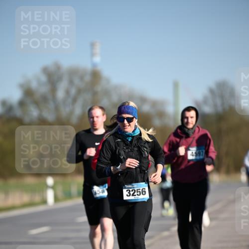06.04.2025 - 44. Internationalen Wilhelmsburger Insellauf Dr. Thomas Lammeyer http://msf.ph/oto/7564329 06.04.2025 09:39:12 Laufen 358, 3256, 4597 meine-sportfotos.de