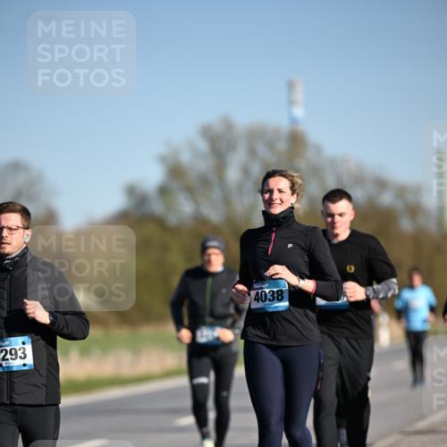 06.04.2025 - 44. Internationalen Wilhelmsburger Insellauf Dr. Thomas Lammeyer http://msf.ph/oto/7564407 06.04.2025 09:39:19 Laufen 293, 4038 meine-sportfotos.de