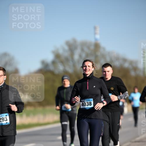 06.04.2025 - 44. Internationalen Wilhelmsburger Insellauf Dr. Thomas Lammeyer http://msf.ph/oto/7564412 06.04.2025 09:39:19 Laufen 293, 4038 meine-sportfotos.de
