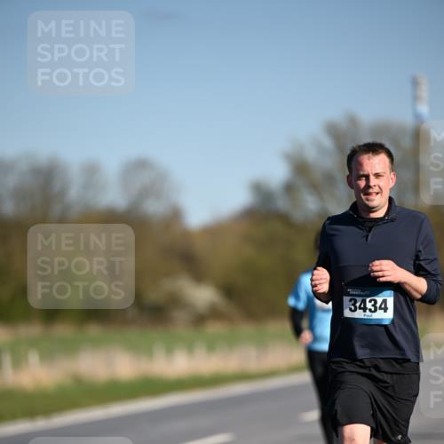06.04.2025 - 44. Internationalen Wilhelmsburger Insellauf Dr. Thomas Lammeyer http://msf.ph/oto/7564538 06.04.2025 09:39:30 Laufen 3434 meine-sportfotos.de