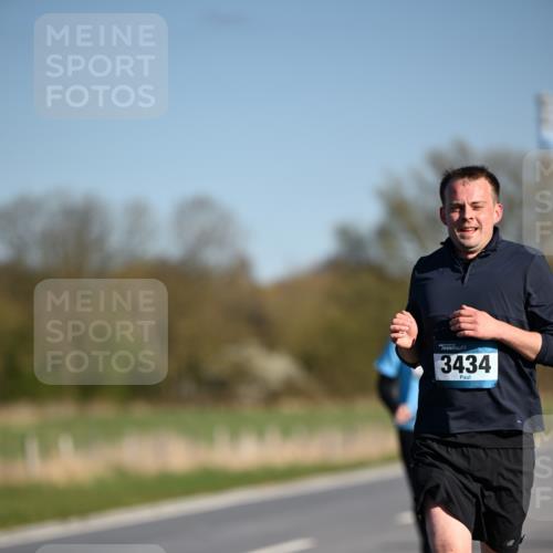 06.04.2025 - 44. Internationalen Wilhelmsburger Insellauf Dr. Thomas Lammeyer http://msf.ph/oto/7564542 06.04.2025 09:39:30 Laufen 3434 meine-sportfotos.de