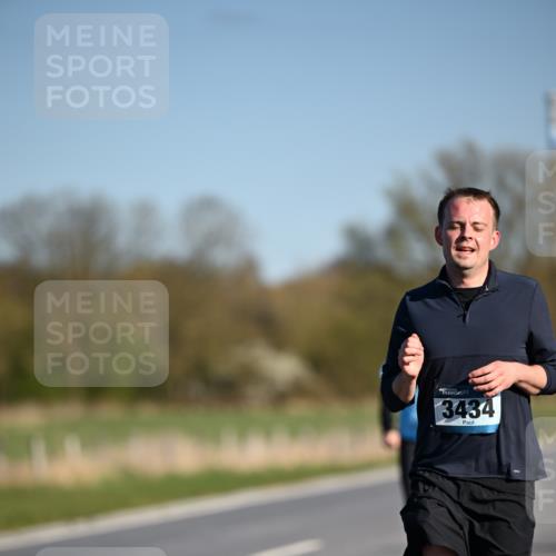 06.04.2025 - 44. Internationalen Wilhelmsburger Insellauf Dr. Thomas Lammeyer http://msf.ph/oto/7564547 06.04.2025 09:39:31 Laufen 3434 meine-sportfotos.de