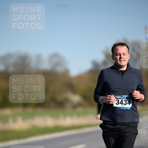 06.04.2025 - 44. Internationalen Wilhelmsburger Insellauf Dr. Thomas Lammeyer http://msf.ph/oto/7564557 06.04.2025 09:39:31 Laufen 3434 meine-sportfotos.de