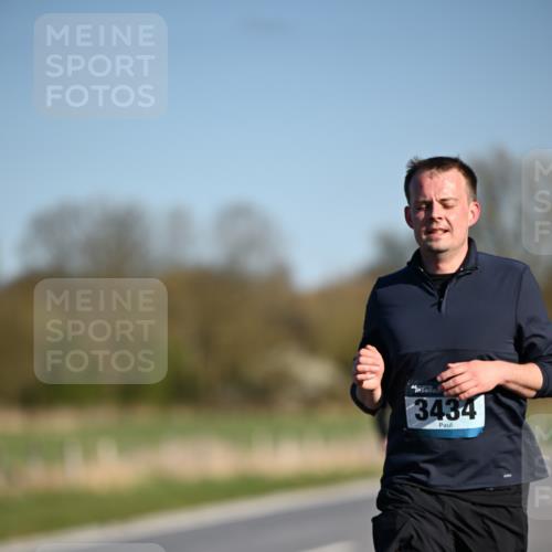 06.04.2025 - 44. Internationalen Wilhelmsburger Insellauf Dr. Thomas Lammeyer http://msf.ph/oto/7564568 06.04.2025 09:39:31 Laufen 3434 meine-sportfotos.de