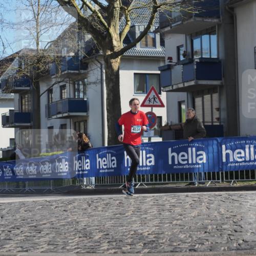 06.04.2025 - 44. Internationalen Wilhelmsburger Insellauf Luisa Fischer http://msf.ph/oto/7564656 06.04.2025 10:36:41 Ziel 4534 meine-sportfotos.de