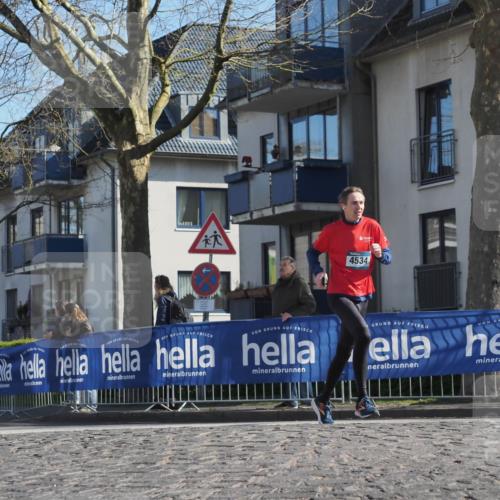 06.04.2025 - 44. Internationalen Wilhelmsburger Insellauf Luisa Fischer http://msf.ph/oto/7564677 06.04.2025 10:36:41 Ziel 4534, 1111 meine-sportfotos.de