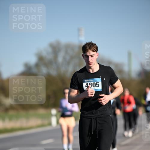 06.04.2025 - 44. Internationalen Wilhelmsburger Insellauf Dr. Thomas Lammeyer http://msf.ph/oto/7564785 06.04.2025 09:39:50 Laufen 4605 meine-sportfotos.de