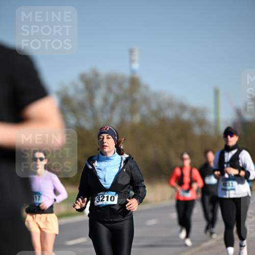 06.04.2025 - 44. Internationalen Wilhelmsburger Insellauf Dr. Thomas Lammeyer http://msf.ph/oto/7564828 06.04.2025 09:39:53 Laufen 3210 meine-sportfotos.de