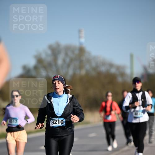 06.04.2025 - 44. Internationalen Wilhelmsburger Insellauf Dr. Thomas Lammeyer http://msf.ph/oto/7564838 06.04.2025 09:39:53 Laufen 3210, 4020 meine-sportfotos.de