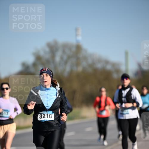 06.04.2025 - 44. Internationalen Wilhelmsburger Insellauf Dr. Thomas Lammeyer http://msf.ph/oto/7564849 06.04.2025 09:39:54 Laufen 3210 meine-sportfotos.de