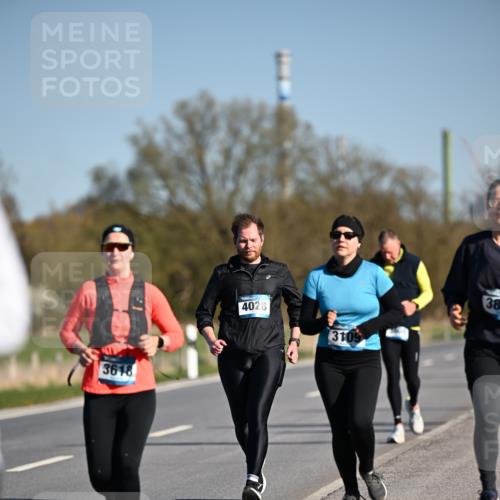 06.04.2025 - 44. Internationalen Wilhelmsburger Insellauf Dr. Thomas Lammeyer http://msf.ph/oto/7564918 06.04.2025 09:39:59 Laufen 3618, 4028, 3109, 2, 38 meine-sportfotos.de