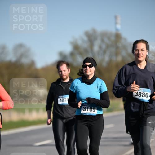 06.04.2025 - 44. Internationalen Wilhelmsburger Insellauf Dr. Thomas Lammeyer http://msf.ph/oto/7564962 06.04.2025 09:40:02 Laufen 402, 3109, 3880 meine-sportfotos.de