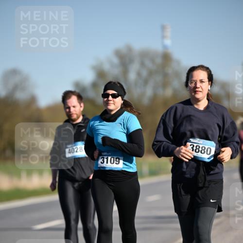 06.04.2025 - 44. Internationalen Wilhelmsburger Insellauf Dr. Thomas Lammeyer http://msf.ph/oto/7564965 06.04.2025 09:40:02 Laufen 4028, 3109, 3880 meine-sportfotos.de