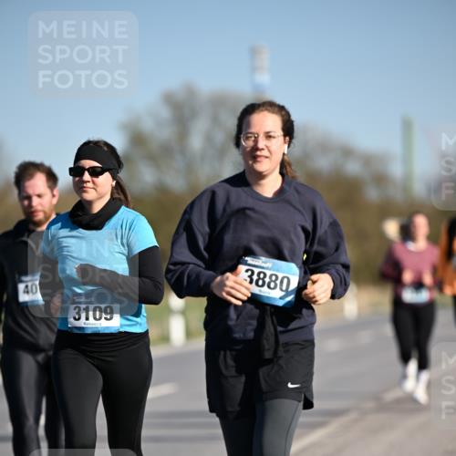 06.04.2025 - 44. Internationalen Wilhelmsburger Insellauf Dr. Thomas Lammeyer http://msf.ph/oto/7564972 06.04.2025 09:40:03 Laufen 40, 3109, 3880 meine-sportfotos.de