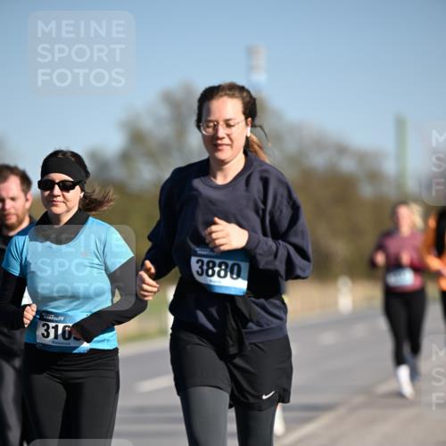 06.04.2025 - 44. Internationalen Wilhelmsburger Insellauf Dr. Thomas Lammeyer http://msf.ph/oto/7564979 06.04.2025 09:40:03 Laufen 310, 3880 meine-sportfotos.de