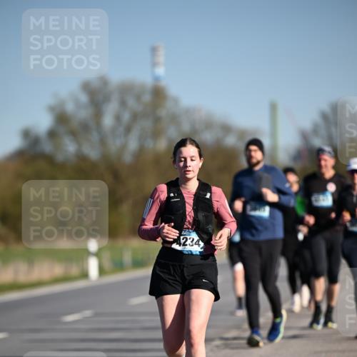 06.04.2025 - 44. Internationalen Wilhelmsburger Insellauf Dr. Thomas Lammeyer http://msf.ph/oto/7565131 06.04.2025 09:40:17 Laufen 4234 meine-sportfotos.de