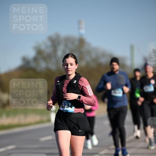 06.04.2025 - 44. Internationalen Wilhelmsburger Insellauf Dr. Thomas Lammeyer http://msf.ph/oto/7565144 06.04.2025 09:40:18 Laufen 4234 meine-sportfotos.de