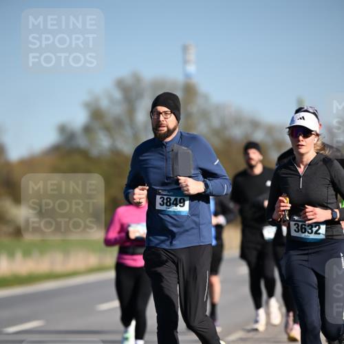 06.04.2025 - 44. Internationalen Wilhelmsburger Insellauf Dr. Thomas Lammeyer http://msf.ph/oto/7565185 06.04.2025 09:40:21 Laufen 3849, 3632 meine-sportfotos.de