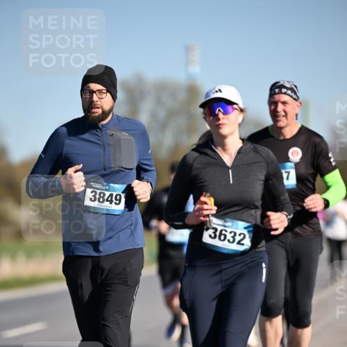 06.04.2025 - 44. Internationalen Wilhelmsburger Insellauf Dr. Thomas Lammeyer http://msf.ph/oto/7565212 06.04.2025 09:40:22 Laufen 3849, 3632, 7 meine-sportfotos.de