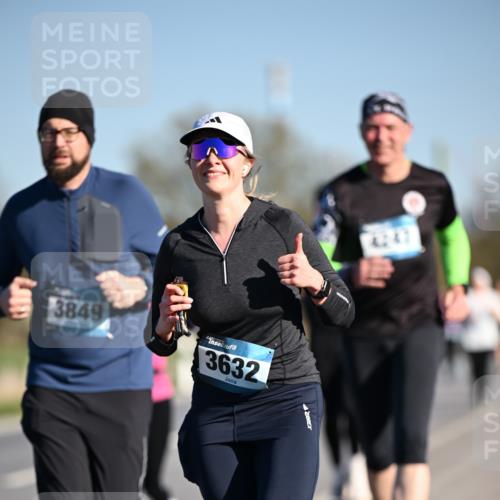 06.04.2025 - 44. Internationalen Wilhelmsburger Insellauf Dr. Thomas Lammeyer http://msf.ph/oto/7565215 06.04.2025 09:40:23 Laufen 3849, 3632, 4247 meine-sportfotos.de