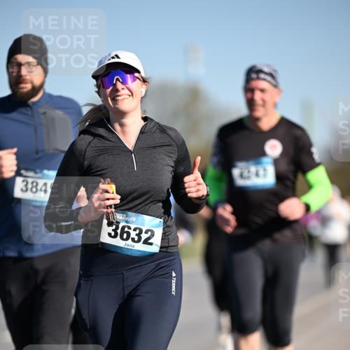 06.04.2025 - 44. Internationalen Wilhelmsburger Insellauf Dr. Thomas Lammeyer http://msf.ph/oto/7565221 06.04.2025 09:40:23 Laufen 3849, 3632, 1241 meine-sportfotos.de