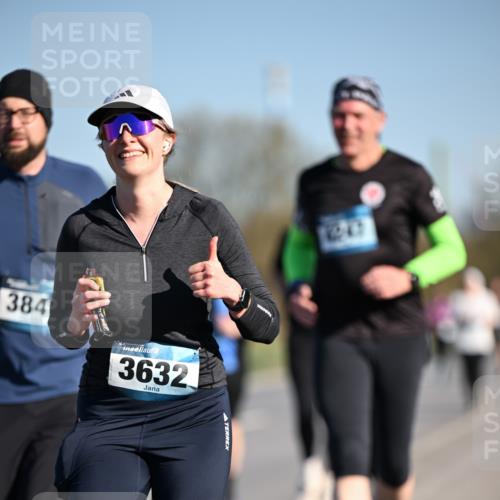 06.04.2025 - 44. Internationalen Wilhelmsburger Insellauf Dr. Thomas Lammeyer http://msf.ph/oto/7565224 06.04.2025 09:40:23 Laufen 384, 3632 meine-sportfotos.de